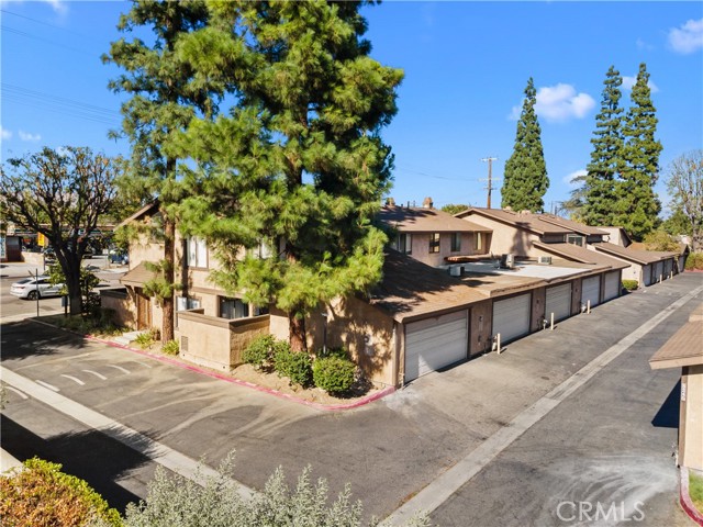 20516 Roscoe Boulevard, B photo 1