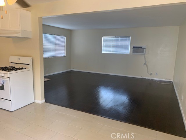 16255 Parthenia Street photo 7