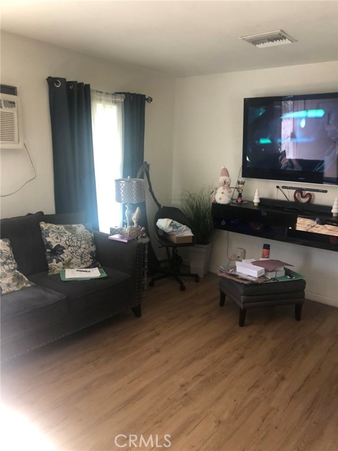 6715 Denny Avenue photo 4