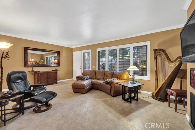 5644 Etiwanda Avenue, 2 photo 5