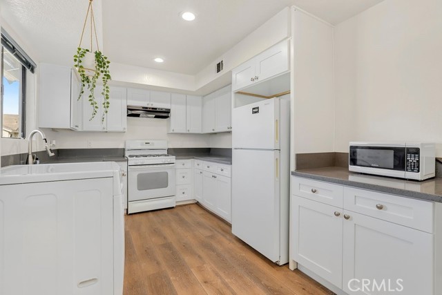 150 Majestic Court, 1010 photo 8