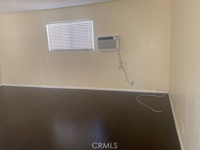 16255 Parthenia Street photo 4