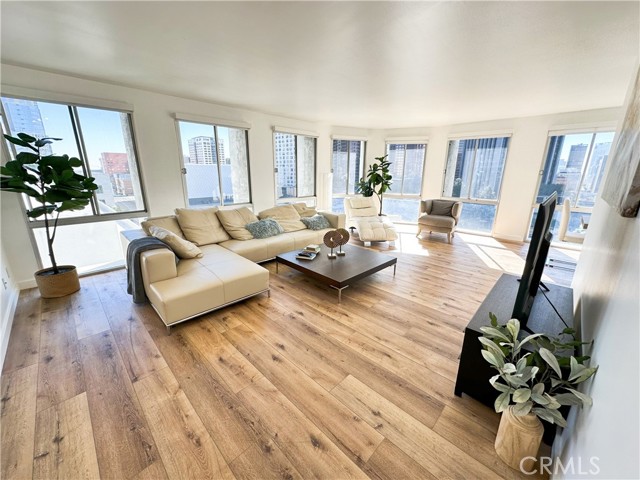 800 W 1st Street 905
