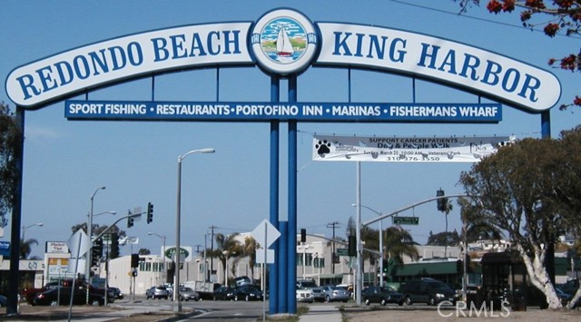 Walk to King Harbor's Restaurant and Shops