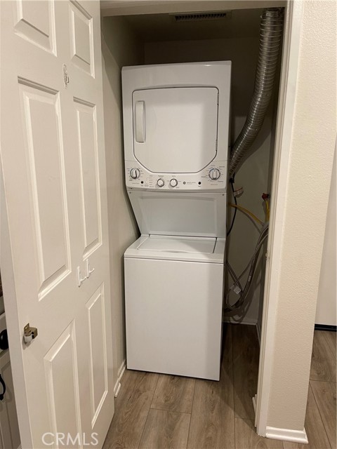 Stackable washer/dryer Included