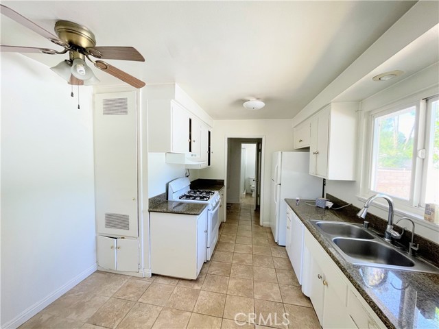 6432 Penfield Avenue photo 4