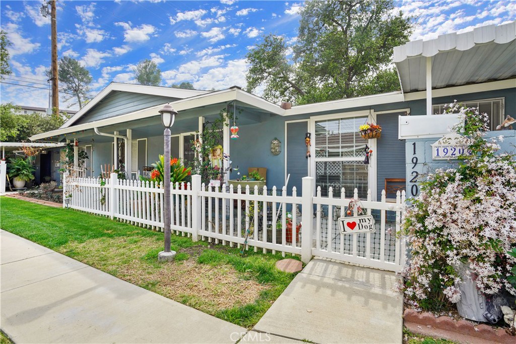 19204 Avenue Of The Oaks H, Newhall, CA 91321