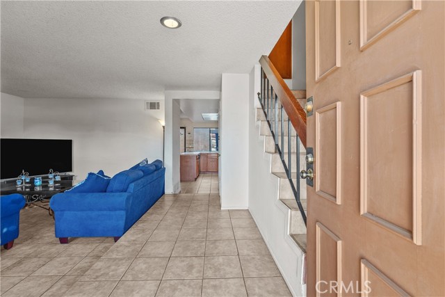 20516 Roscoe Boulevard, B photo 2