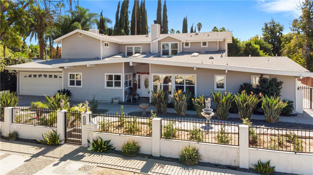 Photo of 22450 COLLINS Street, Woodland Hills, CA 91367