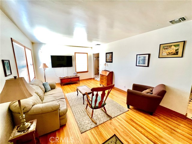 7749 Paso Robles Avenue photo 4