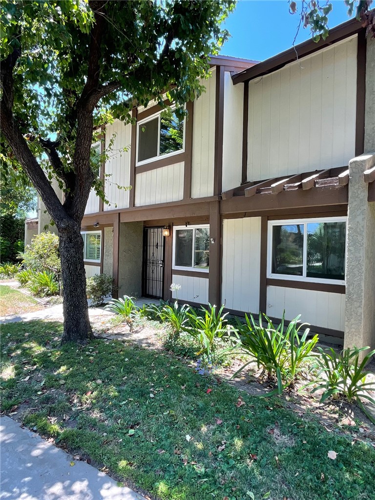 FOR RENT Archwood Street Townhouse Reseda Residential Lease