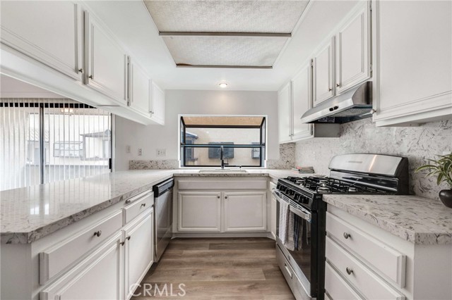 13901 Sayre Street, 7 photo 1