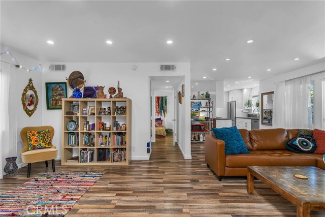 11511 Moorpark, 7 photo 6