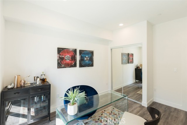 14827 Victory Boulevard photo 6