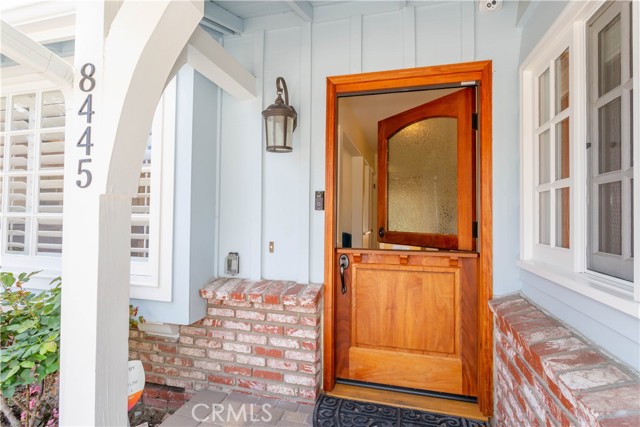 Dutch door entrance