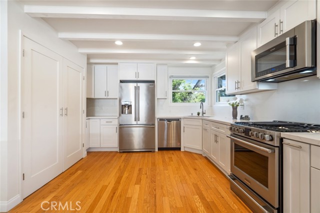 22103 Del Valle Street photo 6