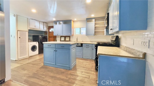 12401 Filmore Street, 704 photo 6