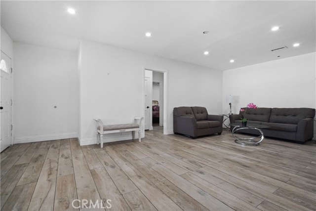 17343 Cohasset Street photo 3