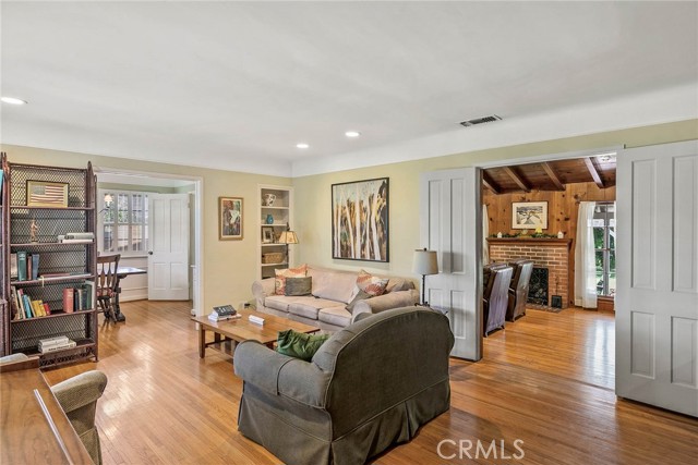 4018 Coldwater Canyon Avenue photo 4