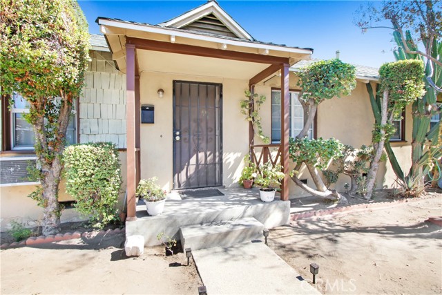 10940 Oxnard Street photo 3