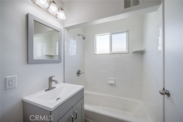 2423 Ruhland Avenue, Redondo Beach, California 90278, 2 Bedrooms Bedrooms, ,1 BathroomBathrooms,Residential,Sold,Ruhland,SR22041227