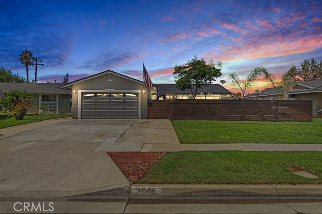 1048 Peaceful Dr, Corona, CA 92878