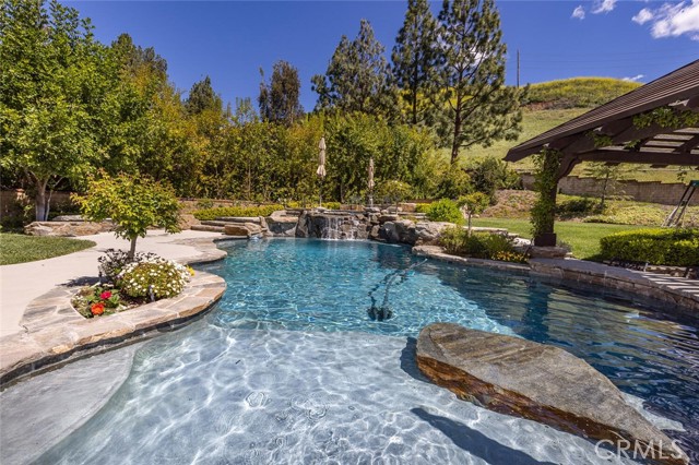 5766 Willowtree Drive photo 4