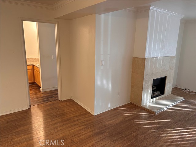 5325 Newcastle Avenue, 106 photo 5