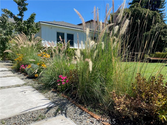 5644 Tobias Avenue photo 2