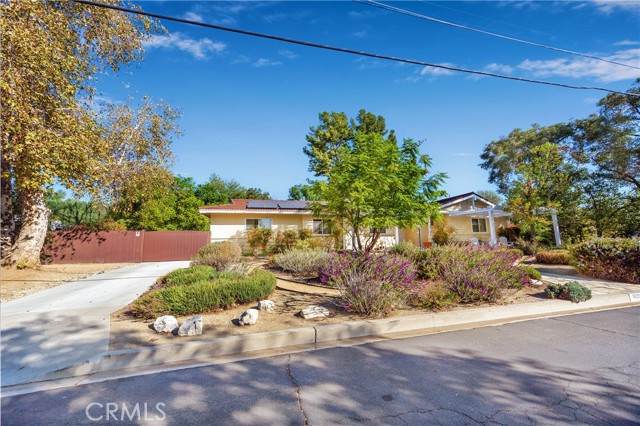 18209 Superior Street photo 2