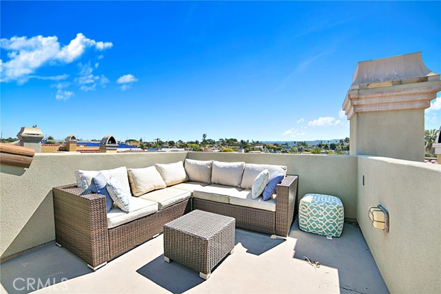 237 Irena Avenue, Redondo Beach, California 90277, 4 Bedrooms Bedrooms, ,3 BathroomsBathrooms,Residential,Sold,Irena,SR17073168