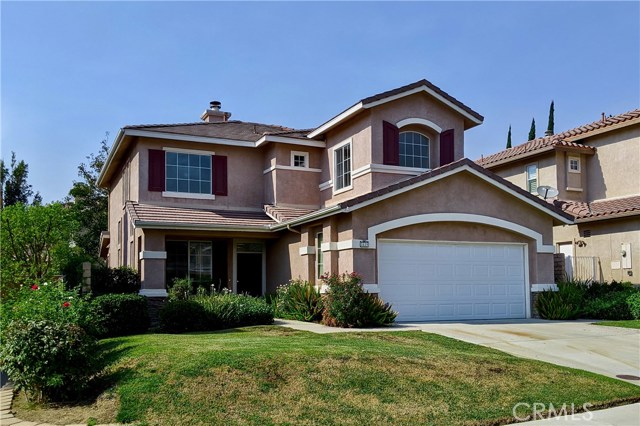 2639 Bloom Street Simi Valley, California White Oak Creek development. Built 2000. Four bedrooms and three full baths. Central air and heat, Energy efficient LED recessed lighting, living room with vaulted ceiling and fireplace, formal dining room, separate family room adjoins an open island kitchen with Granite counters, gas wall oven and microwave, gas stove-top, dishwasher, and disposal. Master suite with attached full bath and huge walk-in closet. One bedroom and full bath downstairs, fenced back yard with patio, and attached two-car garage with opener.