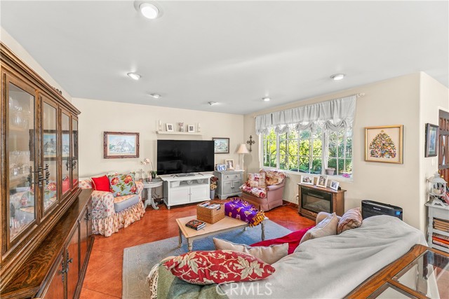 10733 Mather Avenue photo 6