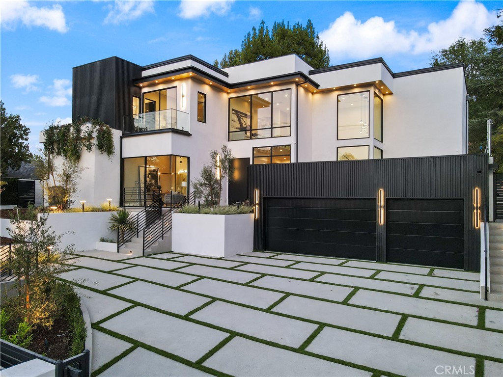 4130 Hayvenhurst Avenue, Encino, CA 91436