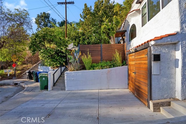 Image 2 for 2360 Landa St, Los Angeles, CA 90039