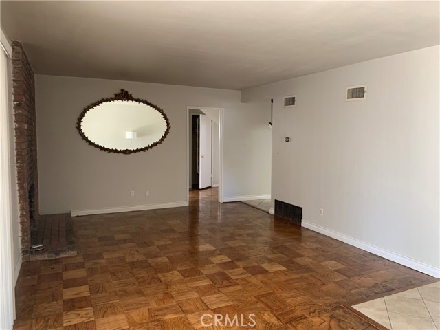 17052 Barneston Street photo 6