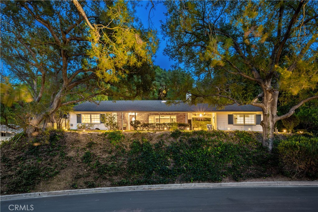 15960 Valley Wood Road, Sherman Oaks, CA 91403