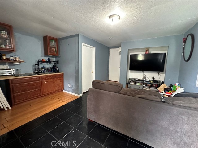 10343 Amboy Avenue photo 4