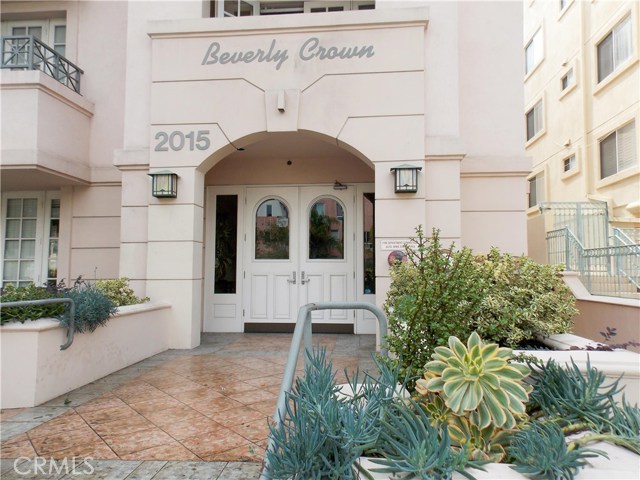 2015 S Beverly Glen Blvd #302, Los Angeles, CA 90025