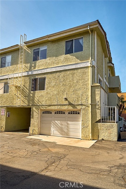 13825 Victory Boulevard, 4 photo 5