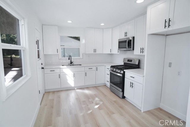 13585 Dyer Street photo 4