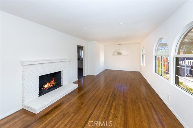 10851 Saticoy Street photo 4