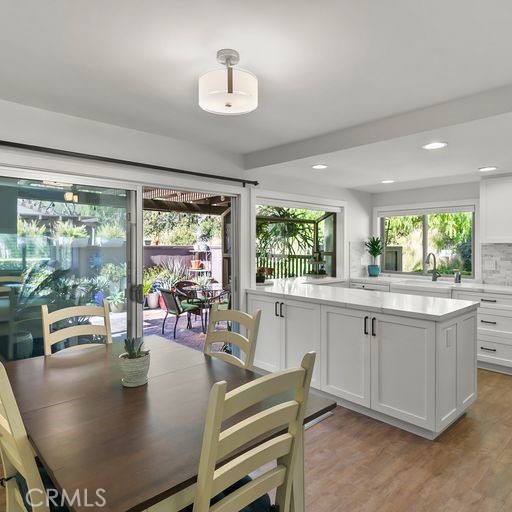 Light & Bright Kitchen/ Eating Area