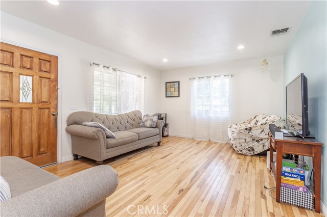22057 Cohasset Street photo 6