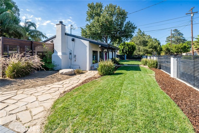 5425 Woodlake Avenue photo 4
