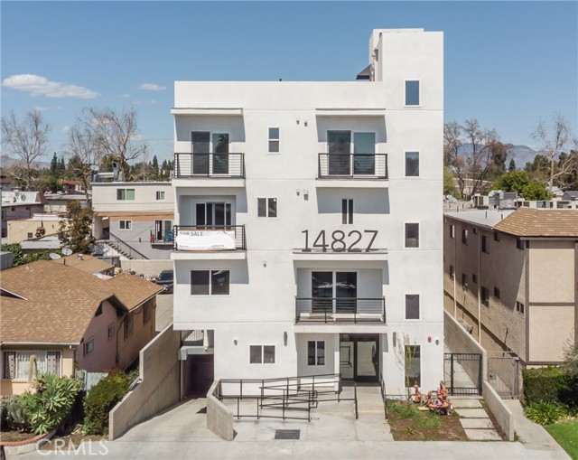 14827 Victory Boulevard photo 2