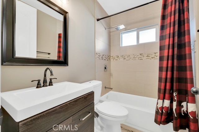 22139 Leadwell Street photo 8