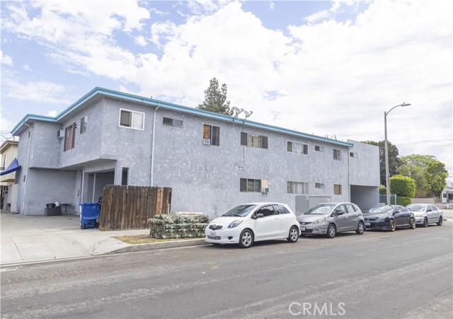 7337 Woodley Avenue photo 4