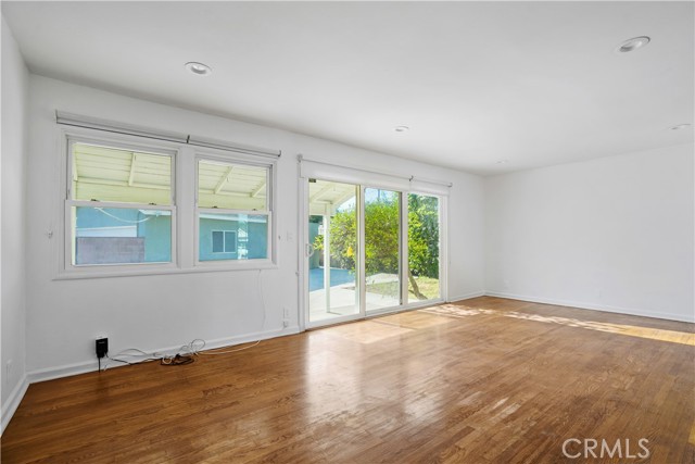 9562 Natick Avenue photo 8