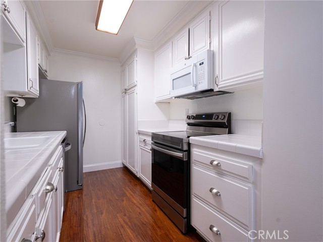 5334 Lindley Avenue, 316 photo 5